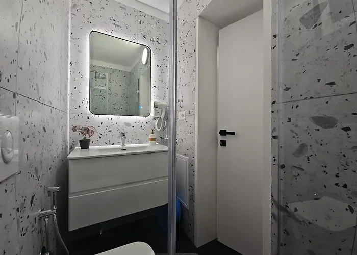 Tiny Rose Apartment *