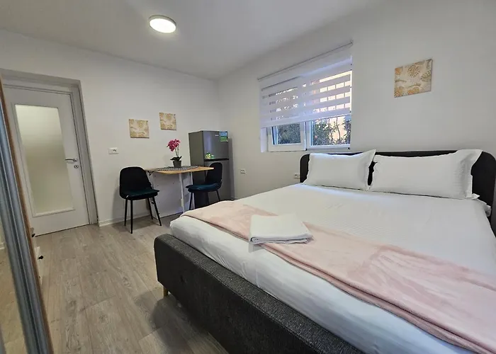 Tiny Rose Apartment *