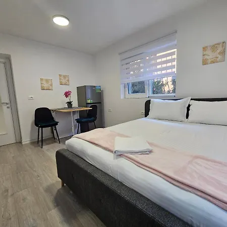 Tiny Rose Appartement *