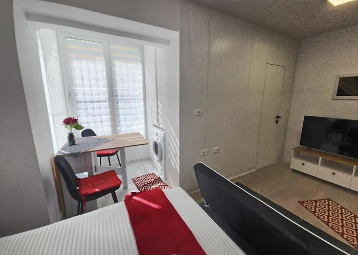 Tiny Rose * تيرانا